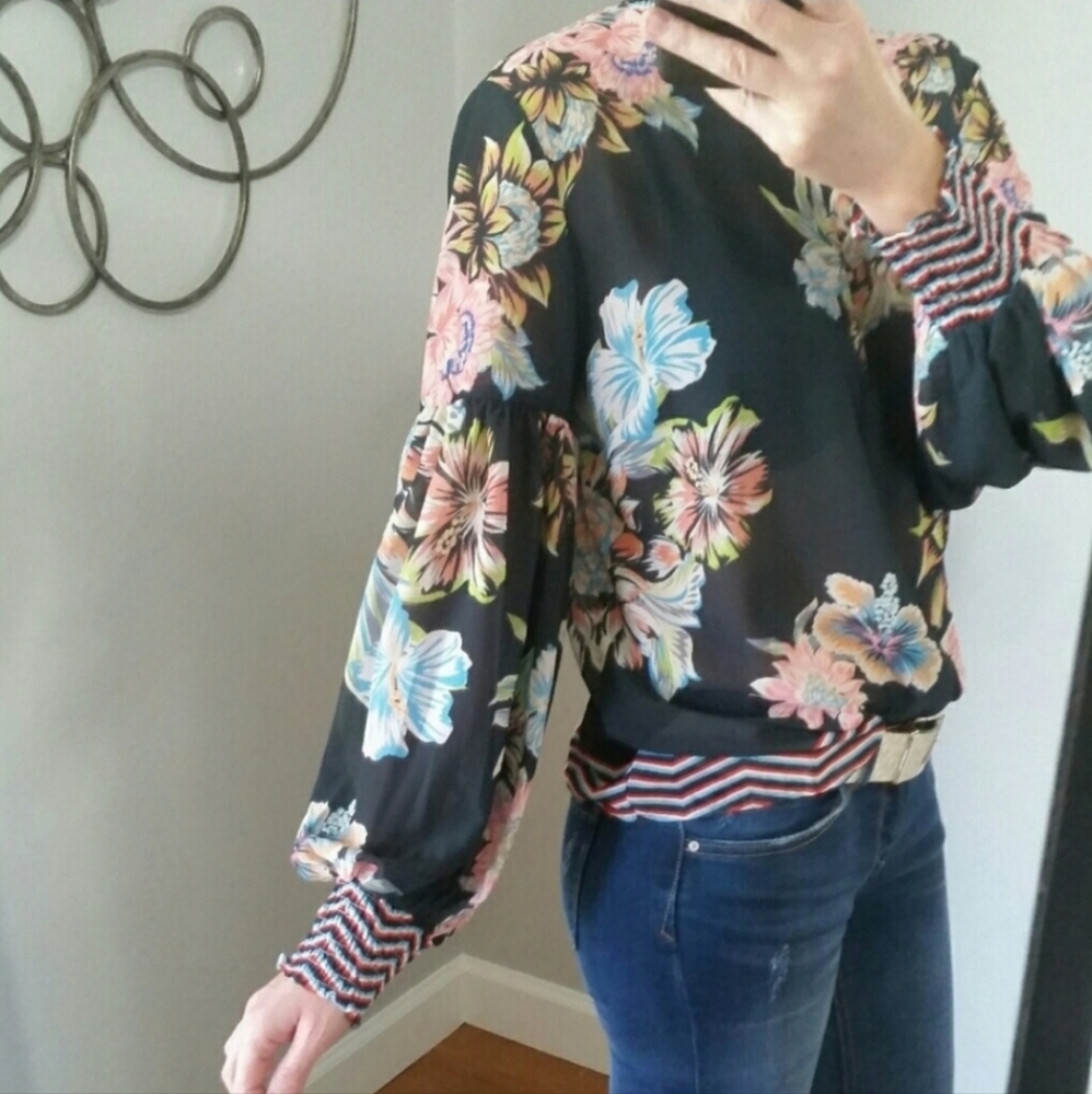 Vici Jealous Tomato Navy Blue Floral Blouse Size Small - Picture 7 of 11